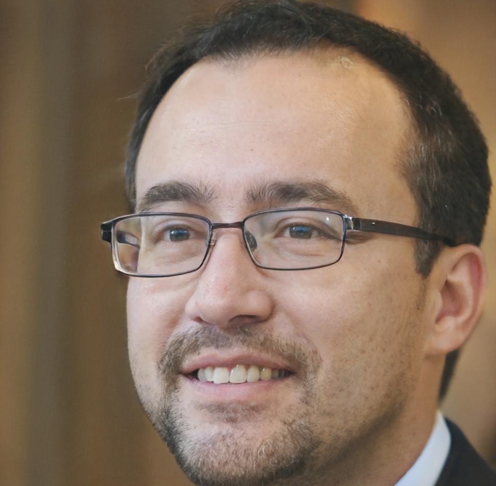 Portrait de Maxence Delforge, expert en finance d'entreprise